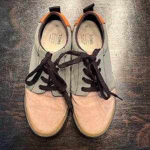 Tom’s boys shoes